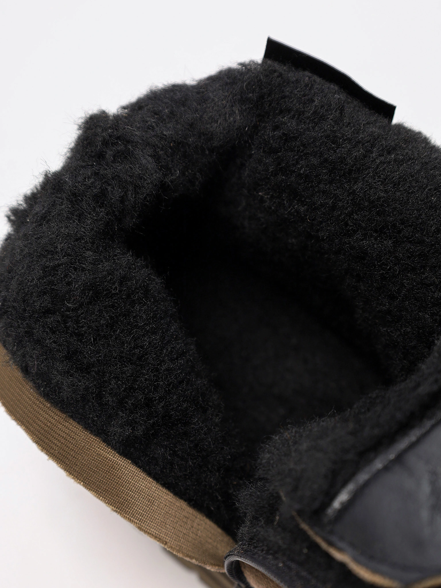 Ботинки цвета хаки на рельефной подошве